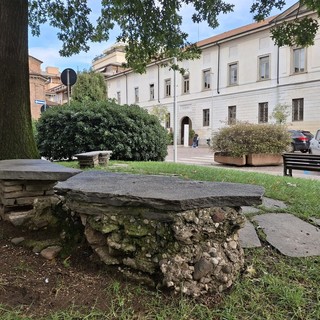 Sì al dono che salva vite: una panchina di Aido davanti al Comune di Busto