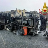 Camion ribaltato sulla superstrada a Malpensa