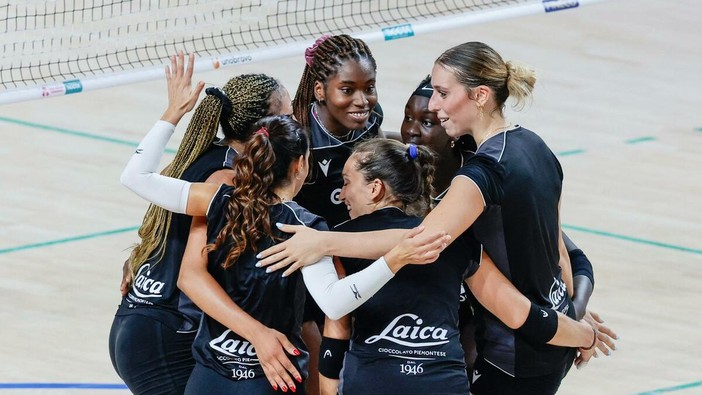Uyba, esordio a Novara: 4-0 per la Igor, Barbolini: «Test che ci servirà» Uyba, esordio a Novara: 4-0 per la Igor, Barbolini: «Test che ci servirà»