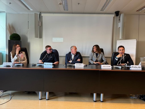 “Oltre il visibile - No al bullismo”: convegno al Pirellone e appello dei relatori, da Peter Gomez a Max Felicitas