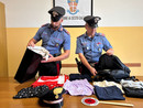 I carabinieri con la refurtiva sequestrata a Sesto Calende