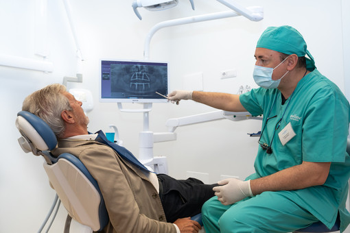 Impianti dentali: senza paura e con tecnologie avanzate per un sorriso perfetto