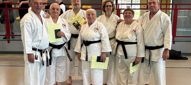 Nonni? Sì, ma cinture nere di karate, secondo e terzo dan Nonni? Sì, ma cinture nere di karate, secondo e terzo dan