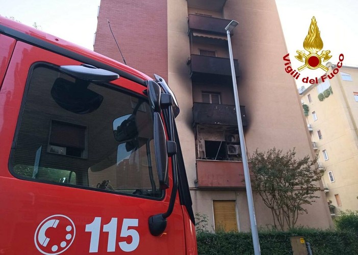 Il condominio di Cornaredo danneggiato dall'incendio