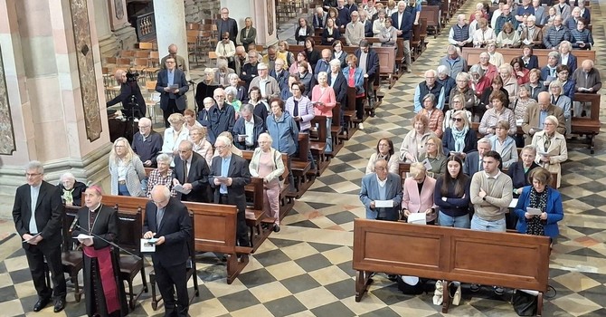 «Beati i nonni che sorridono e rasserenano»: in San Giovanni l’abbraccio dell’arcivescovo ai nonni