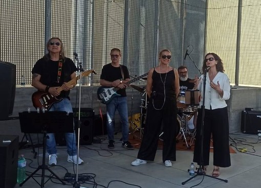 Un momento del concerto nella casa circondariale di via per Cassano - Foto Fb assessore Maffioli