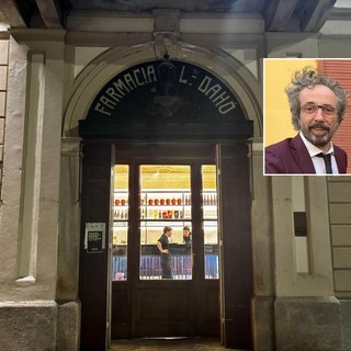 L'ingresso della storica farmacia Dahò, oggi pizzeria straFICO