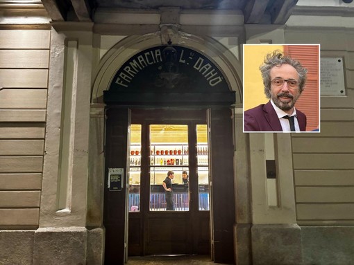 L'ingresso della storica farmacia Dahò, oggi pizzeria straFICO