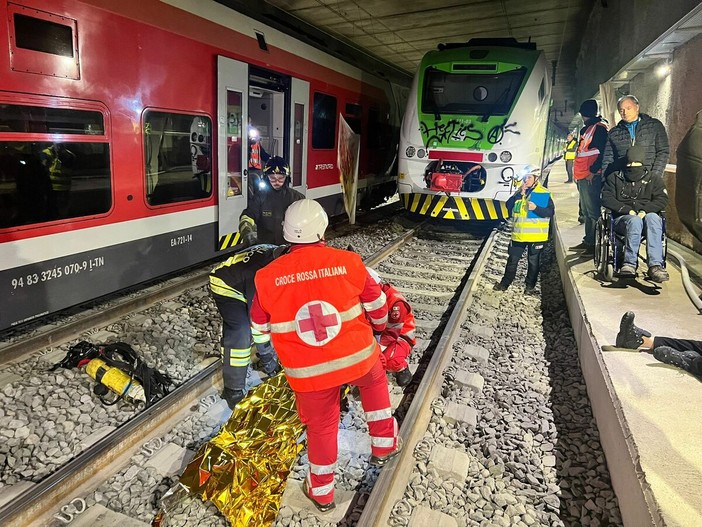 FOTO e VIDEO - Maxi esercitazione nella galleria di Casorate Sempione: simulato un grave incidente ferroviario sul futuro collegamento Malpensa–Gallarate FOTO e VIDEO - Maxi esercitazione nella galleria di Casorate Sempione: simulato un grave incidente ferroviario sul futuro collegamento Malpensa–Gallarate