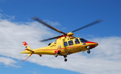 Auto nel Ticino, 79enne salvato dall'elisoccorso