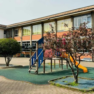 Scuola dell’Infanzia Crespi da parrocchiale a statale. I genitori: «Scelta subita, che ne sarà delle maestre e del nostro progetto educativo?»