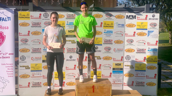 Elisa Sansottera Paiusco, in maglia verde, sul podio (foto Flaviano Ossola)