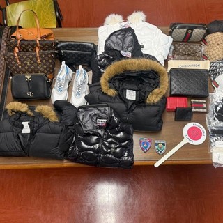 Due denunciati per vendita abusiva e resistenza a pubblico ufficiale al mercato