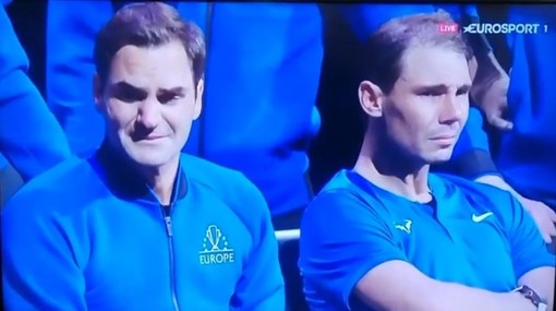 Le lacrime di Federer, di Nadal e dello sport per l'ultima partita del re del tennis