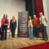 La presentazione di Filosofarti 2025 sul palco del Teatro delle Arti La presentazione di Filosofarti 2025 sul palco del Teatro delle Arti