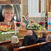 Ultimo saluto a Simona Vigini, l’esortazione della sorella: «Portate un po’ della sua spensieratezza nelle vostre vite» Ultimo saluto a Simona Vigini, l’esortazione della sorella: «Portate un po’ della sua spensieratezza nelle vostre vite»