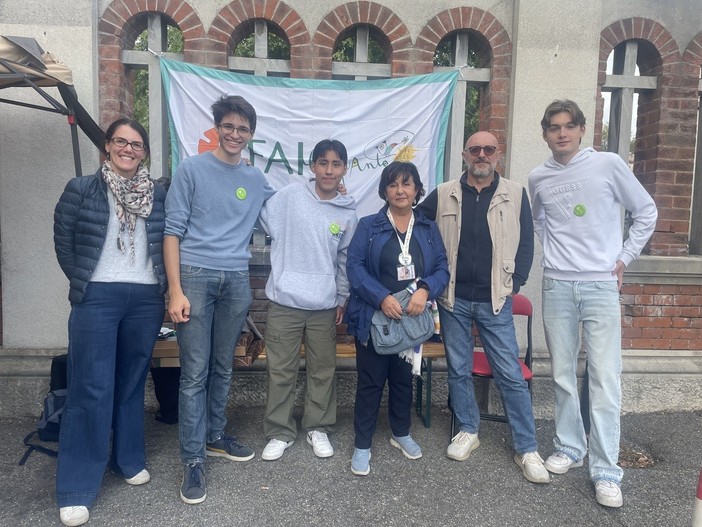 VIDEO. Giornate FAI d’Autunno, il liceo scientifico Tosi conquista la gente con un viaggio nella storia del cimitero monumentale di Busto VIDEO. Giornate FAI d’Autunno, il liceo scientifico Tosi conquista la gente con un viaggio nella storia del cimitero monumentale di Busto