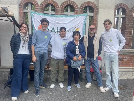 VIDEO. Giornate FAI d’Autunno, il liceo scientifico Tosi conquista la gente con un viaggio nella storia del cimitero monumentale di Busto VIDEO. Giornate FAI d’Autunno, il liceo scientifico Tosi conquista la gente con un viaggio nella storia del cimitero monumentale di Busto