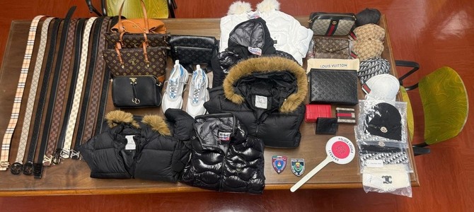 Due denunciati per vendita abusiva e resistenza a pubblico ufficiale al mercato Due denunciati per vendita abusiva e resistenza a pubblico ufficiale al mercato