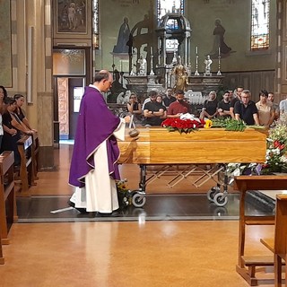 Cardano al Campo, saluto commosso a Michele Valente