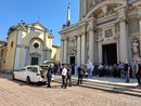 Il feretro nella piazza che Luca Torno ha contribuito tante volte ad affollare