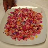 A Golosaria Milano si cucina con i fiori eduli A Golosaria Milano si cucina con i fiori eduli