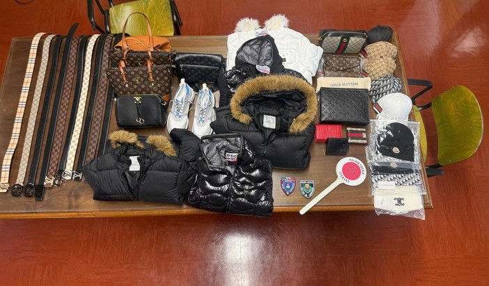 Due denunciati per vendita abusiva e resistenza a pubblico ufficiale al mercato