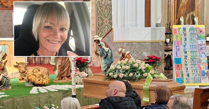 Ultimo saluto a Simona Vigini, l’esortazione della sorella: «Portate un po’ della sua spensieratezza nelle vostre vite» Ultimo saluto a Simona Vigini, l’esortazione della sorella: «Portate un po’ della sua spensieratezza nelle vostre vite»