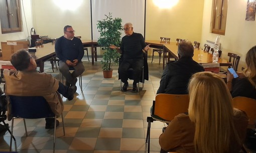 Roberto Formigoni presenta a Gorla Maggiore &quot;Una storia popolare&quot;