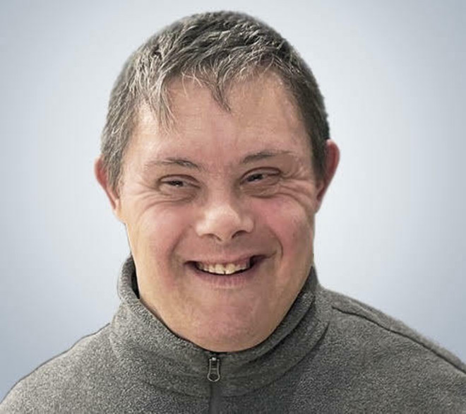 Addio a Giuseppe Massimo “Cuve” Cuvello: il sorriso che ha acceso una comunità Addio a Giuseppe Massimo “Cuve” Cuvello: il sorriso che ha acceso una comunità