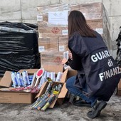 Sequestrate a Milano oltre 1,2 tonnellate di fuochi d'artificio illegali