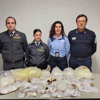 Stroncato all'aeroporto di Linate un traffico di cocaina, in manette due corrieri