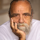 Giobbe Covatta con il suo nuovo spettacolo “Scoop (Donna Sapiens)” a Busto