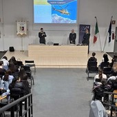 Educazione alla legalità economico-finanziaria: Fiamme Gialle fra gli studenti del Verri Educazione alla legalità economico-finanziaria: Fiamme Gialle fra gli studenti del Verri