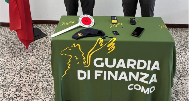 All'esame della patente con auricolare e ricetrasmittente sotto ai vestiti: denunciato un 22enne della provincia di Varese
