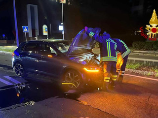 Le immagini dei vigili del fuoco dell'incidente di questa notte in via Noè a Gallarate Le immagini dei vigili del fuoco dell'incidente di questa notte in via Noè a Gallarate