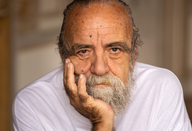 Giobbe Covatta con il suo nuovo spettacolo “Scoop (Donna Sapiens)” a Busto