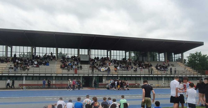 Galilei e Parini scuole sportive. In più di trecento alla pista di atletica di Sacconago