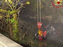 FOTO. Perdono il controllo dell'auto e finiscono nel fiume lungo la 394: paura nella notte a Germignaga FOTO. Perdono il controllo dell'auto e finiscono nel fiume lungo la 394: paura nella notte a Germignaga