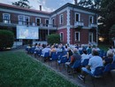 Pubblico numeroso e attento a villa Calcaterra per l'esordio della rassegna estiva all'aperto