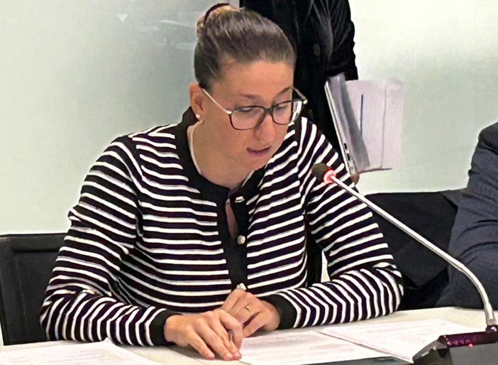 La consigliera regionale di Fratelli d'Italia Romana Dell'Erba durante la presentazione in Commissione
