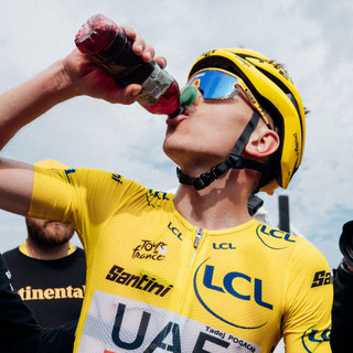 Tadej Pogačar, recente vincitore del Tour de France di ciclismo, ambassador Enervit