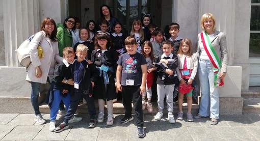 Gli alunni della 2C delle “De Amicis” in visita  a Palazzo Brambilla