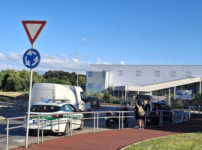 Incidente auto- moto: soccorsi in azione sul Sempione, a Busto Incidente auto- moto: soccorsi in azione sul Sempione, a Busto
