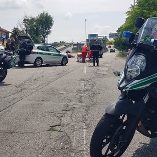 Incidente sul Sempione: motociclista a terra ai Cinque Ponti