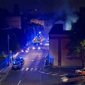 L'incendio di via Cadamosto (foto Carnaghi)