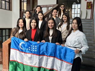 Le dieci studentesse uzbeke in rettorato a Varese