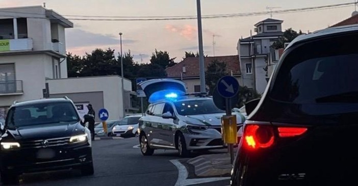Altro incidente a Busto: scontro tra un’auto e una moto in viale Cadorna