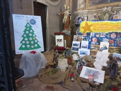 Buon Natale Busto: le mamme del progetto "Donne e minori" espongono i loro auguri al Tempio civico Buon Natale Busto: le mamme del progetto "Donne e minori" espongono i loro auguri al Tempio civico