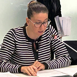 La consigliera regionale di Fratelli d'Italia Romana Dell'Erba durante la presentazione in Commissione